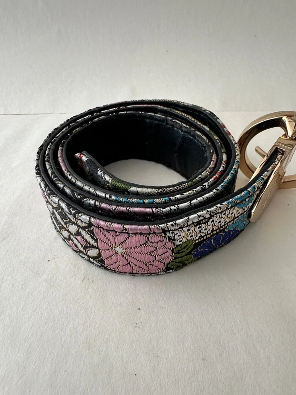 STEVE MADDEN REVERSIBLE METAILLIC EBROIDERED BELT M SEE PICS FOR SIZING